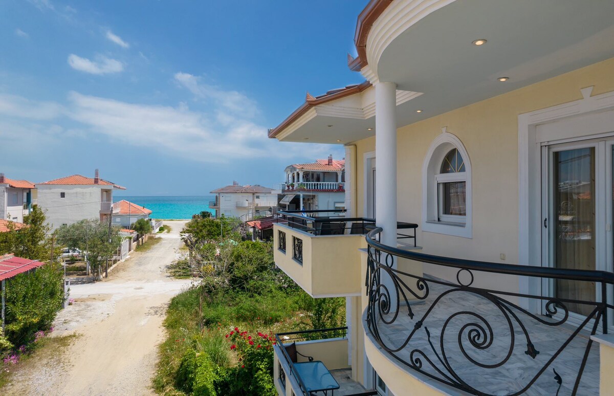 Prime Luxury Villa beach front