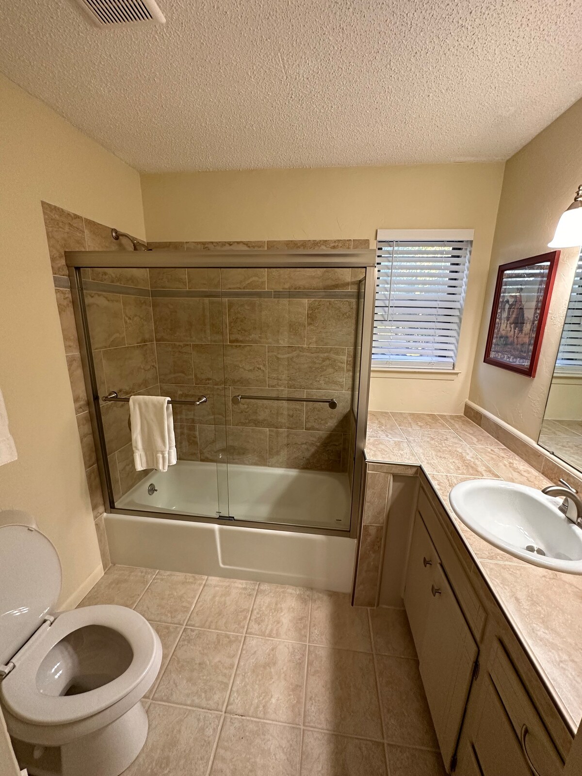 WildWest Rm-King Bd, Private Bathroom&Fridge Space