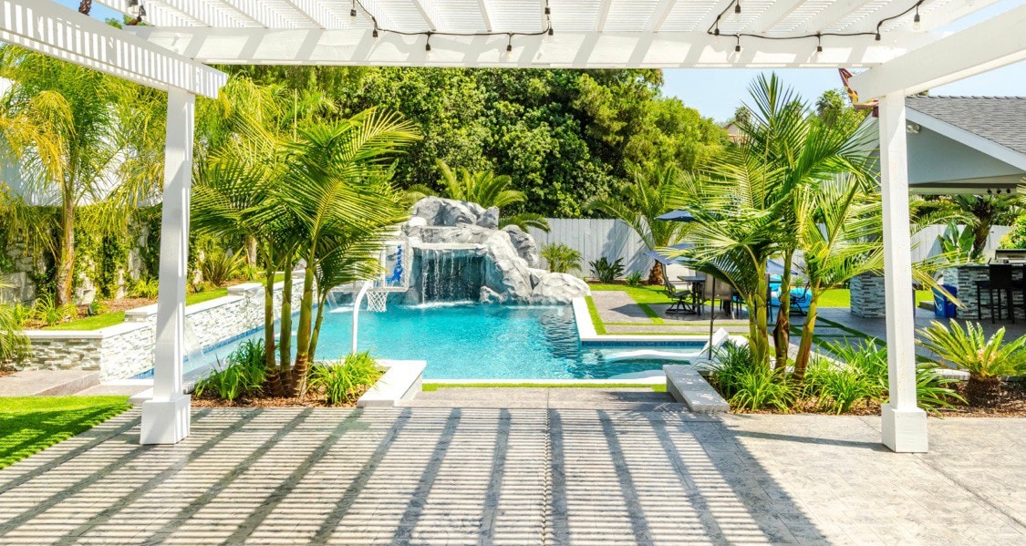 Tropical Oasis: spa, solar heated pool, waterslide