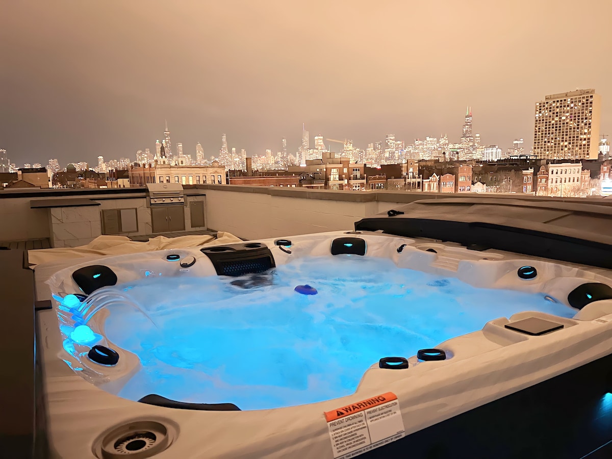 Luxury Duplex w/ Rooftop HOT TUB in Wicker Park