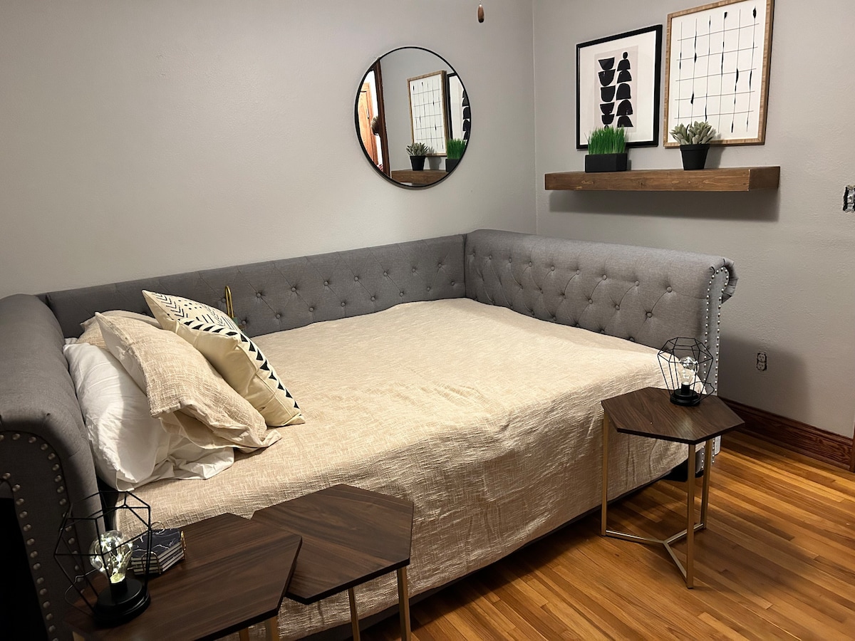 Two-Bedroom Uptown Condo with Bidet
