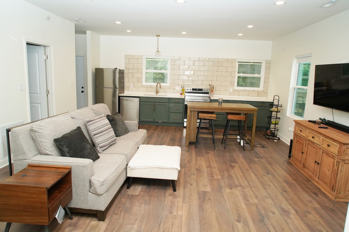 2 Bedroom Carriage House