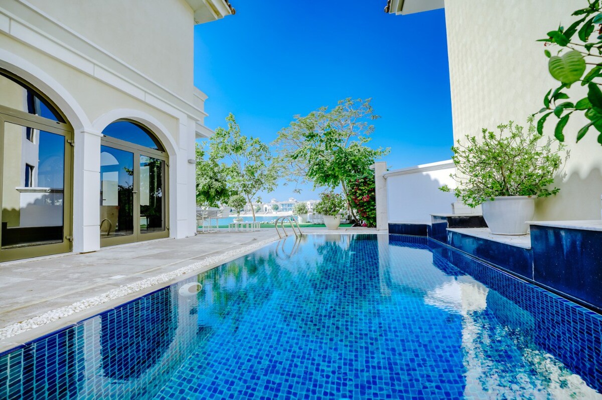 Ultra Lux 4BR Pool Villa in Palm w/ Private Beach