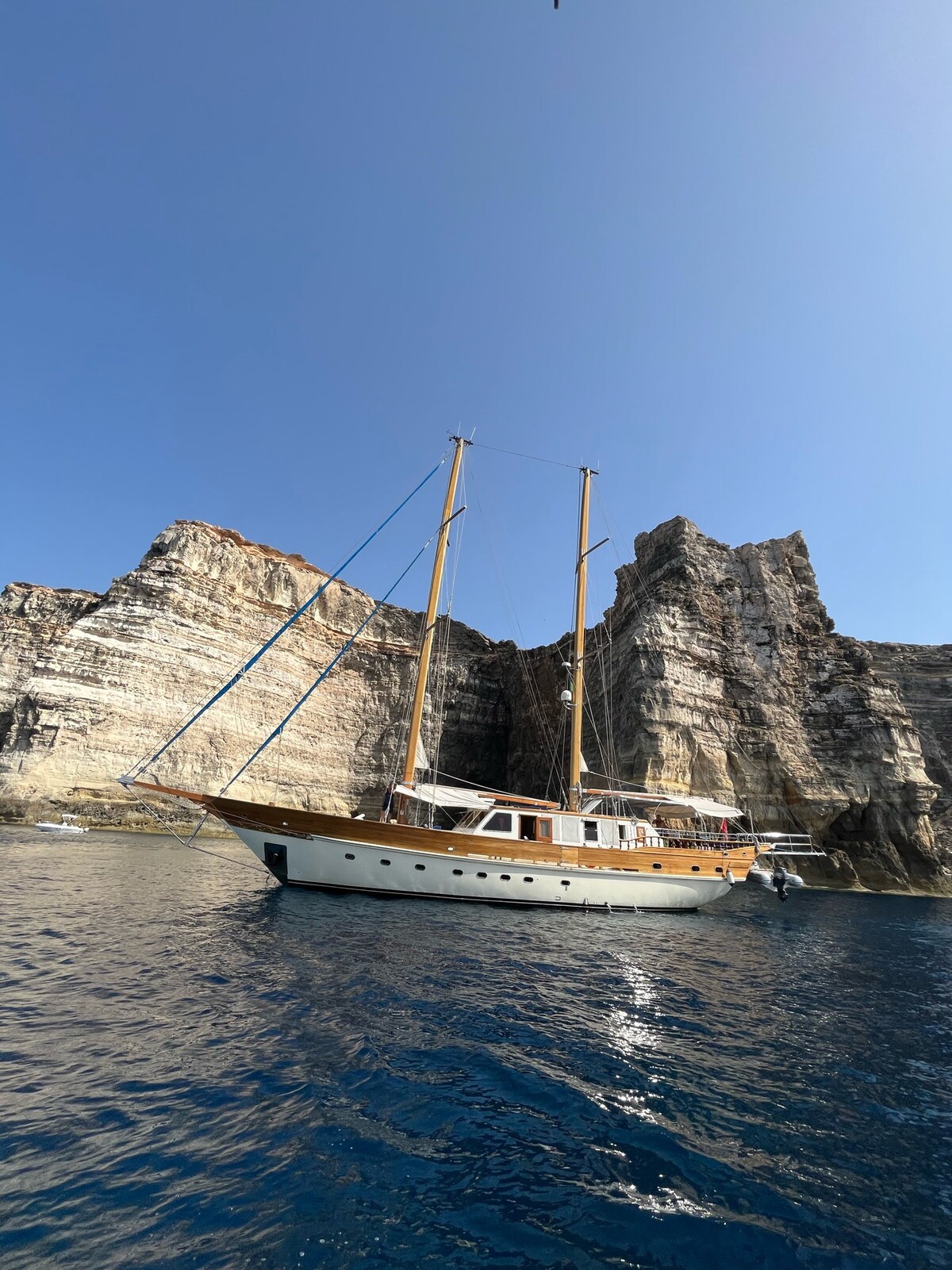 Sardinia Boat Vacation - Sailboat Artemisia