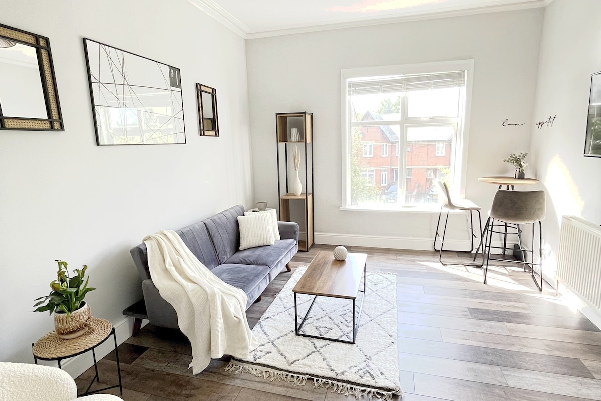 Modern 2 bed flat in Moseley