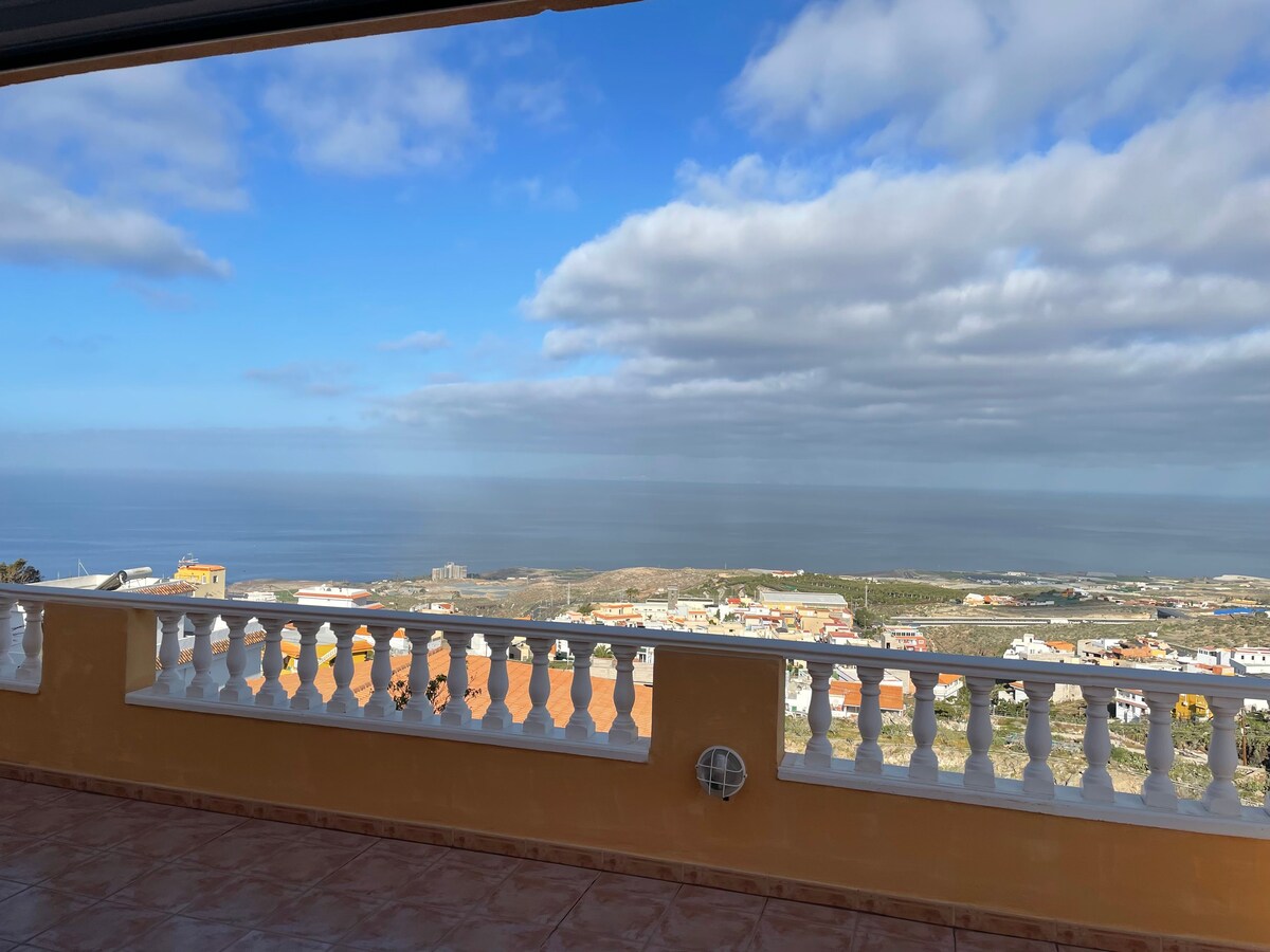 AnnaVilla Tijoco with ocean view and heated pool