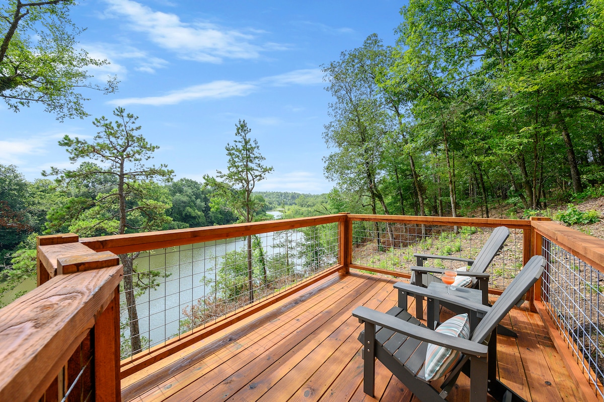 Just the Two of Us RIVER FRONT Luxury Cabin