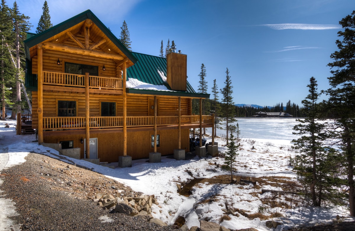 St. Mary's Glacier Haven: Lakefront, Game room!