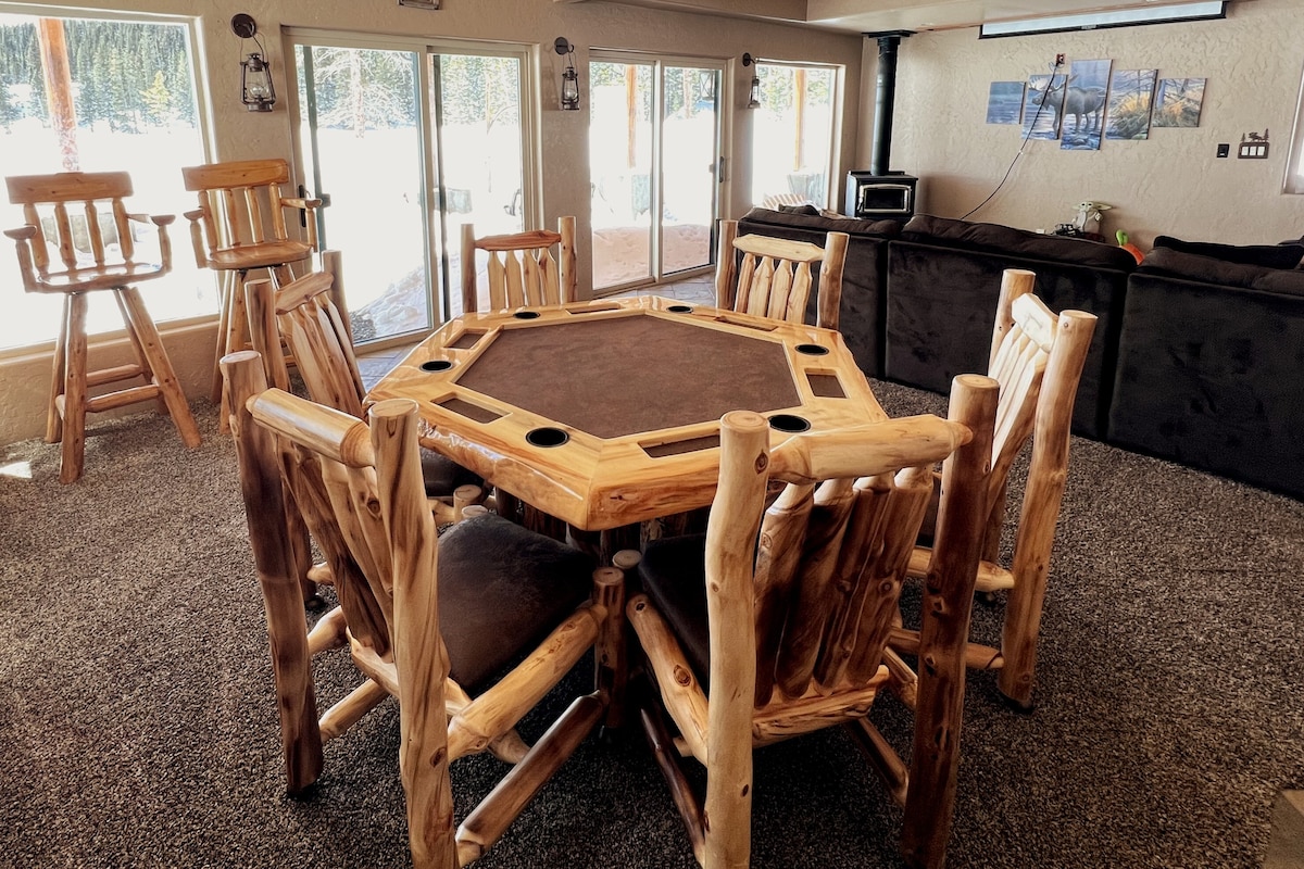 St. Mary's Glacier Haven: Lakefront, Game room!