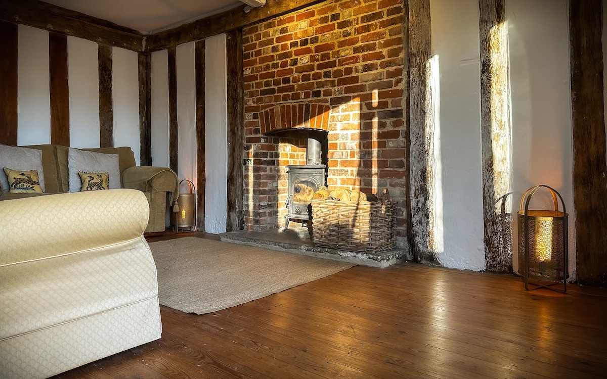 The Granary Cottage is a 15th century cottage