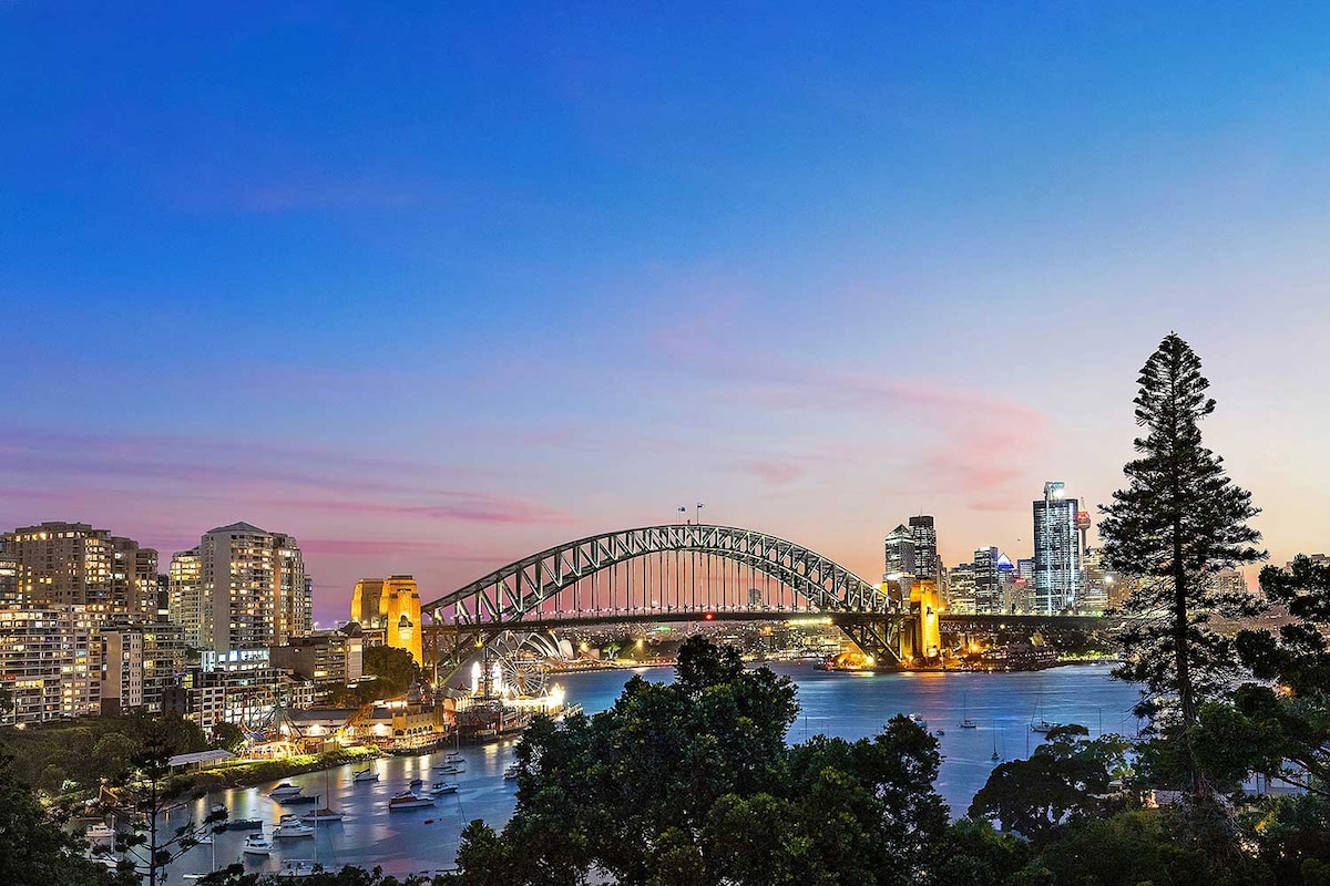 Spectacular Harbour Bridge Views from Lavender Bay