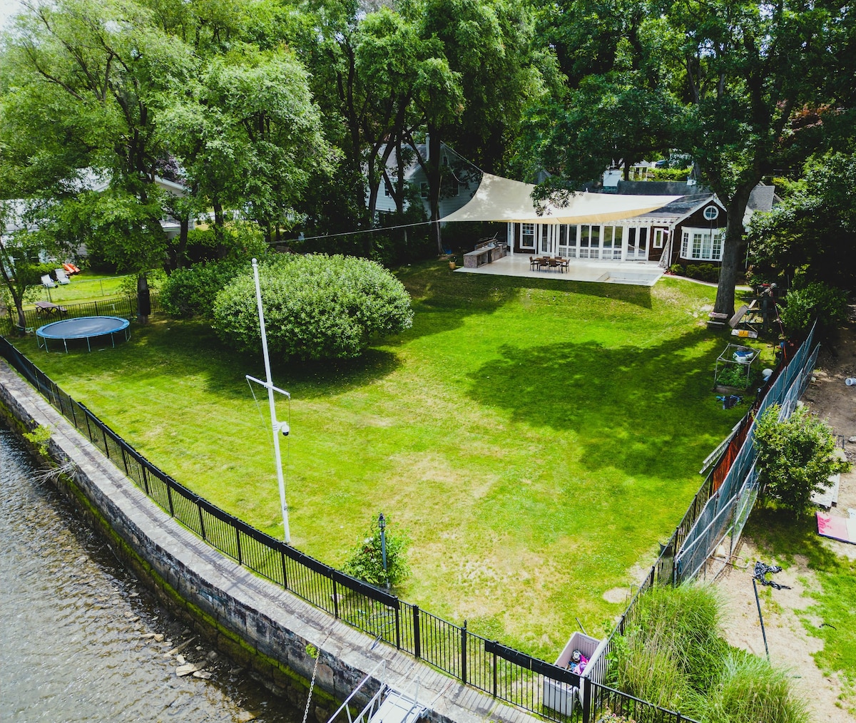 Gorgeous Waterfront Home w/ Boat