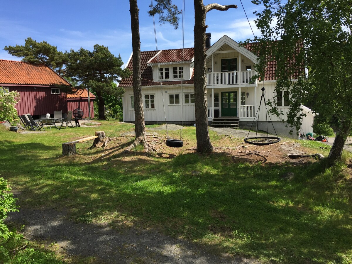 Sjønært feriehus på Sandøya