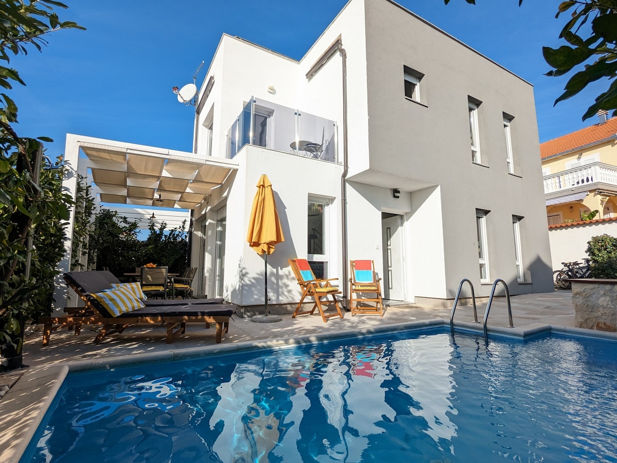 Vila Burin with private pool and rooftop hot tub