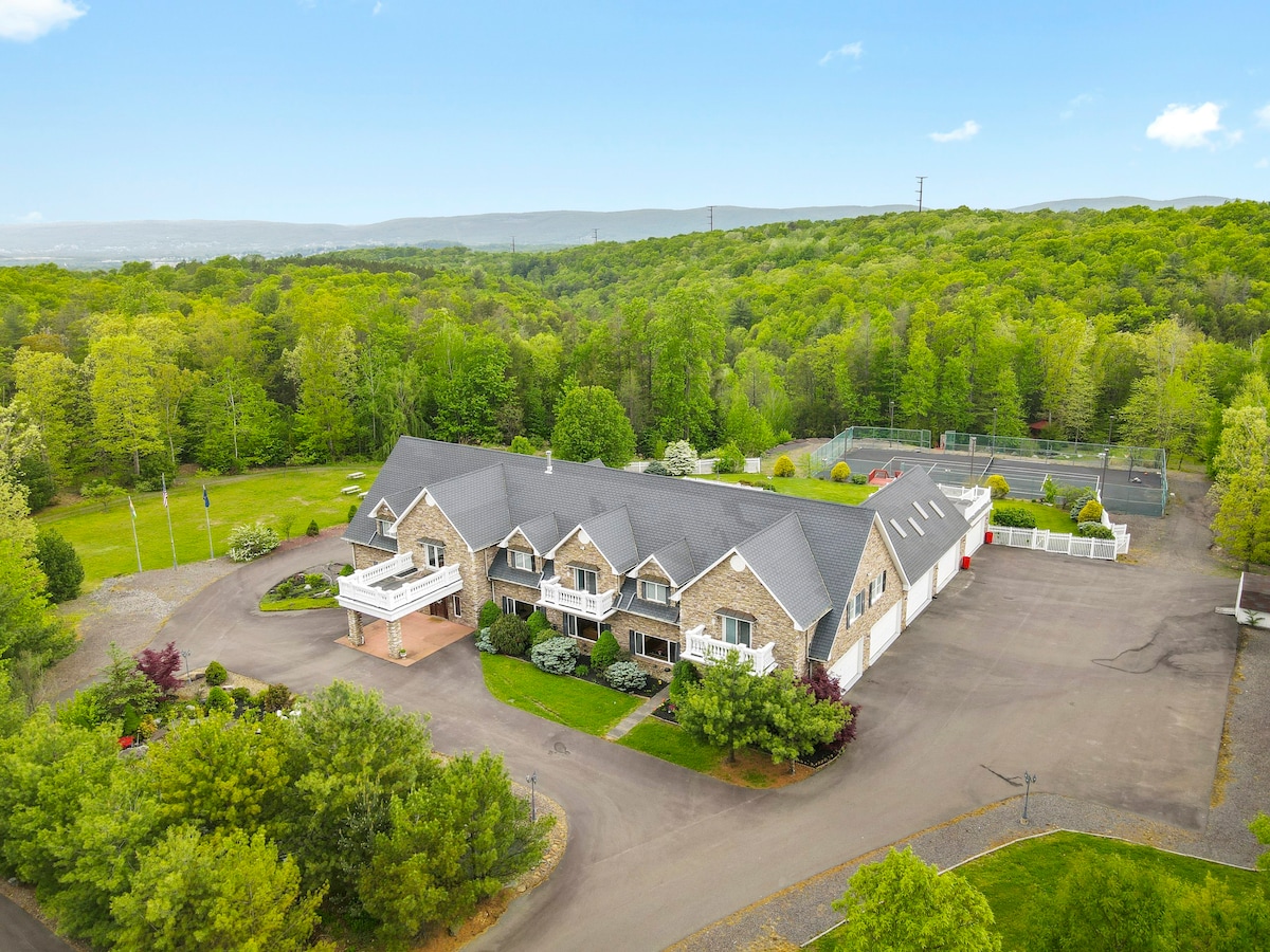 Serenity Haven: Nature's Luxe Bungalow on 174Acres