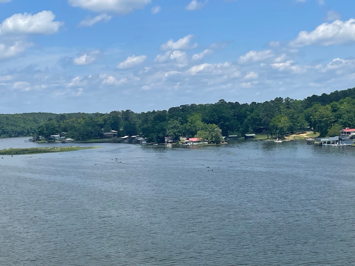 Cozy Retreat on Bankhead Lake