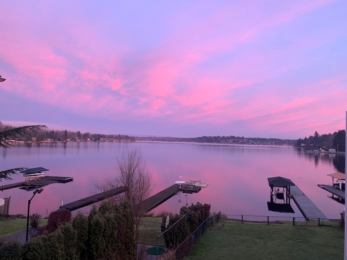 Lake Stevens Lakefront Retreat