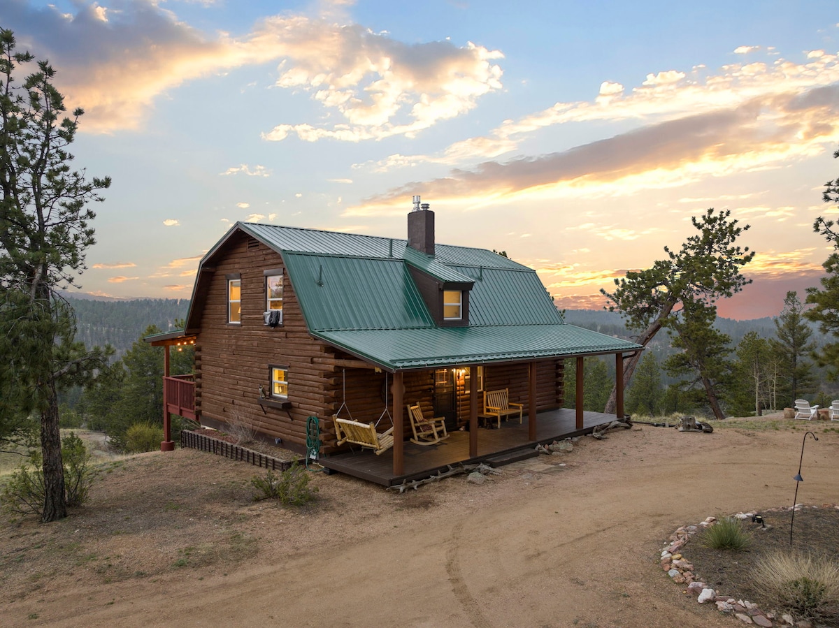 5 Acres! Modern Cabin w/ Pikes Peak View