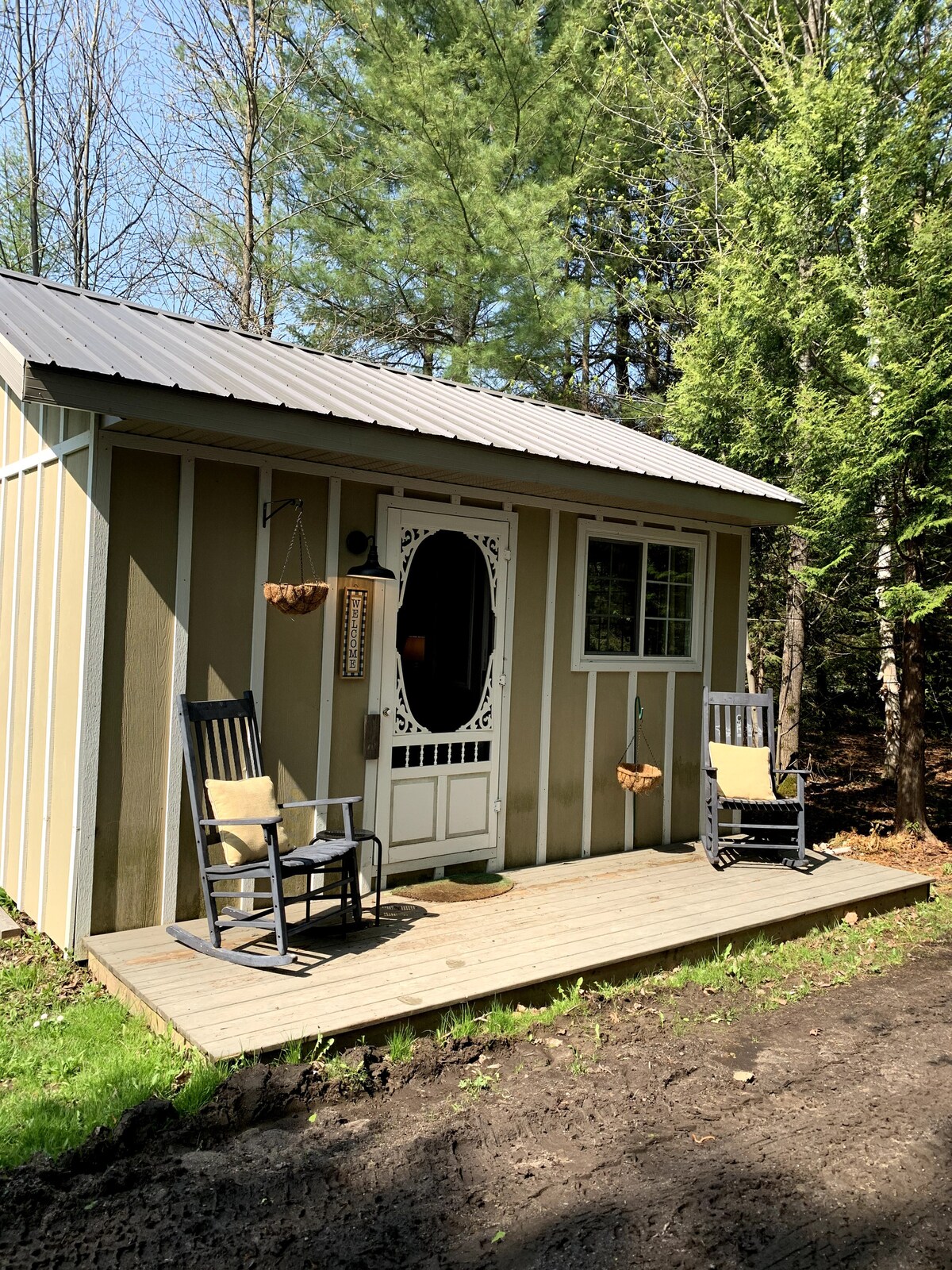 Cozy Cabin on the Water in Dunchurch