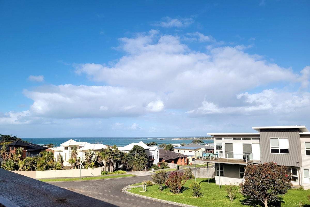 Hillside @ The Bay ~ Ocean & Harbour Views