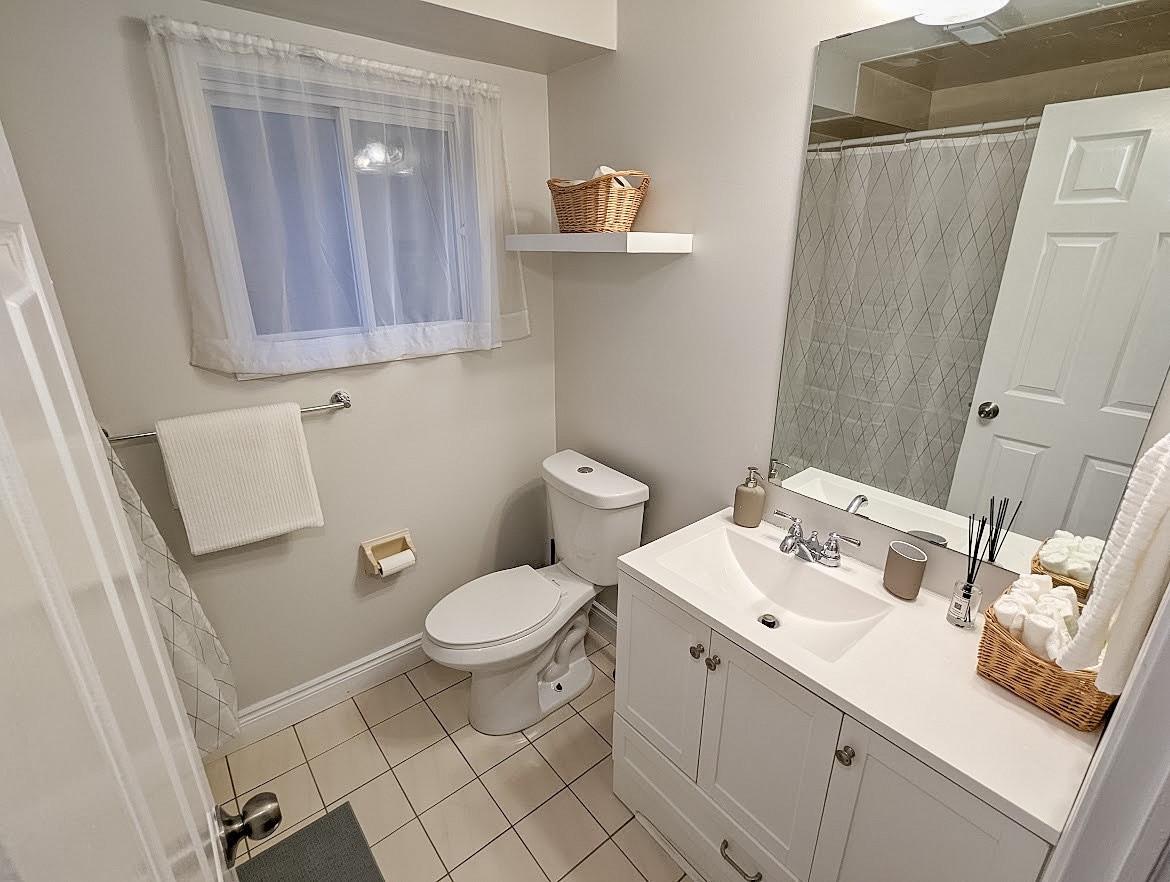 Modern 2 BDR Guest Suite in St Catharines Niagara