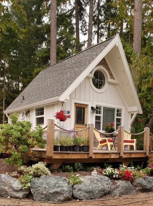 Cozy cottage by the sea