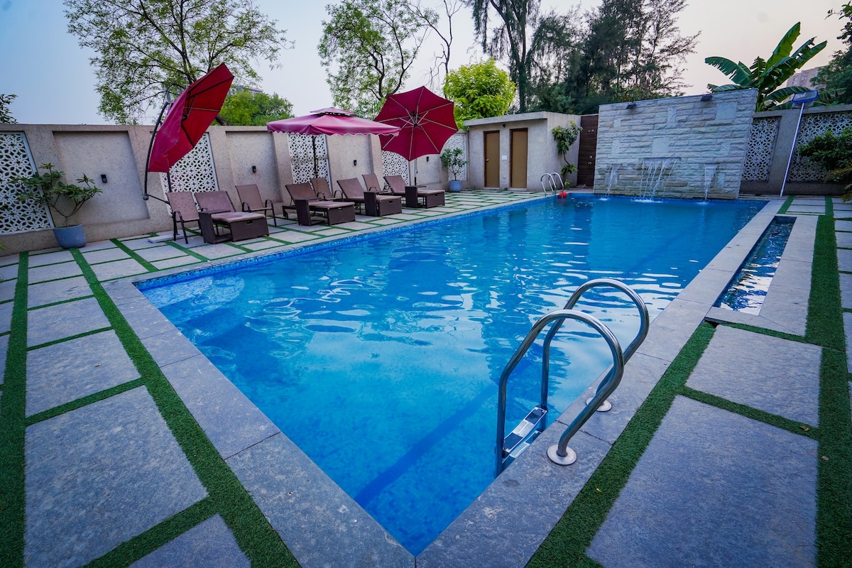 Sunahari Bagh Lux 8BR retreat with pool in Gurgaon