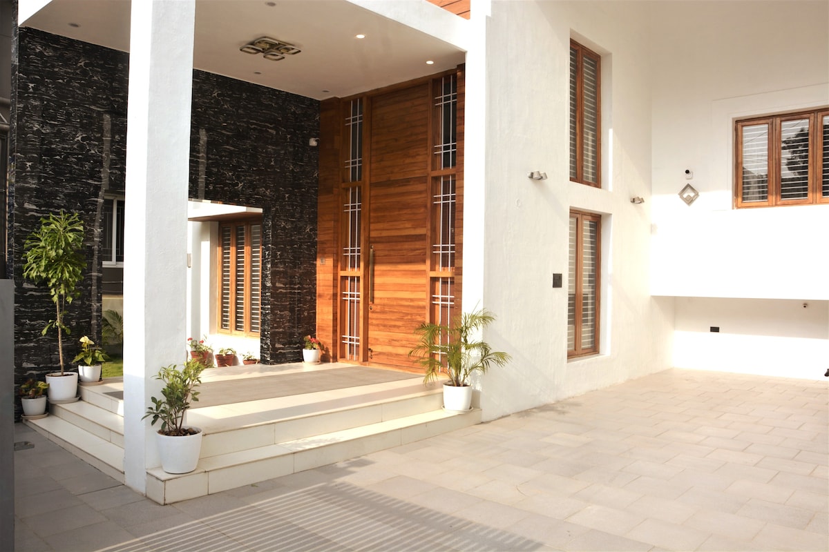 Earth - Luxurious 5 BHK AC Villa at Mysore