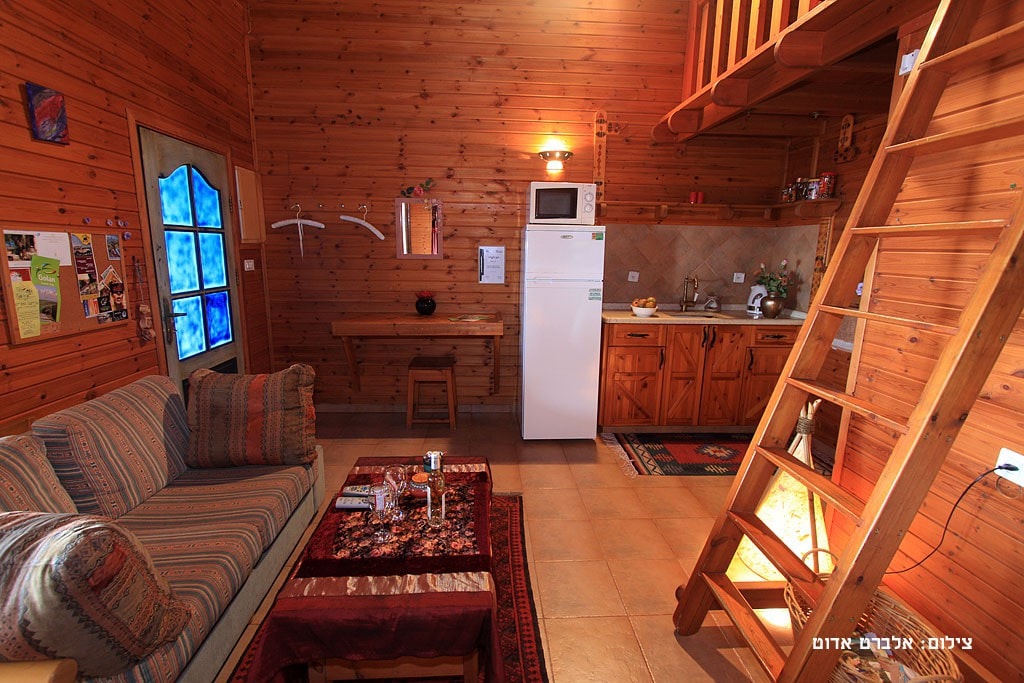 阿拉丁小木屋和洞穴-带私人热水浴缸和避难的木制小木屋