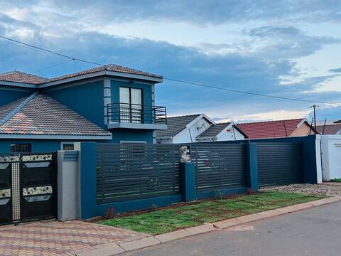 2 Bedrooms House