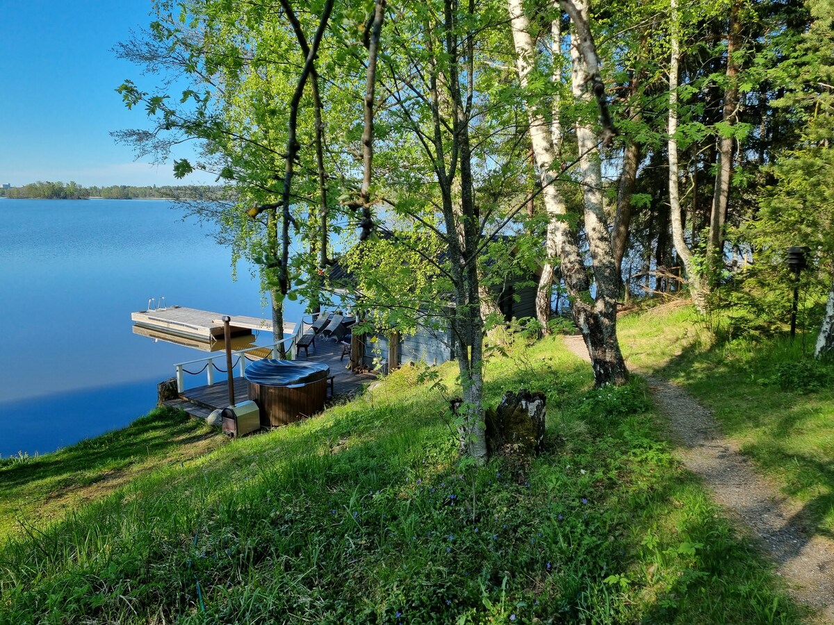 Huvila Lohjanjärven rannalla