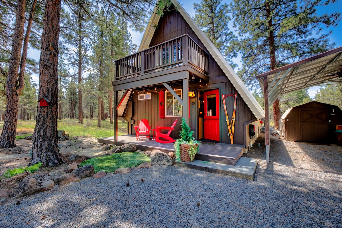 A-Frame Cabin on 4.5 Acres - HOT TUB, Dog Friendly