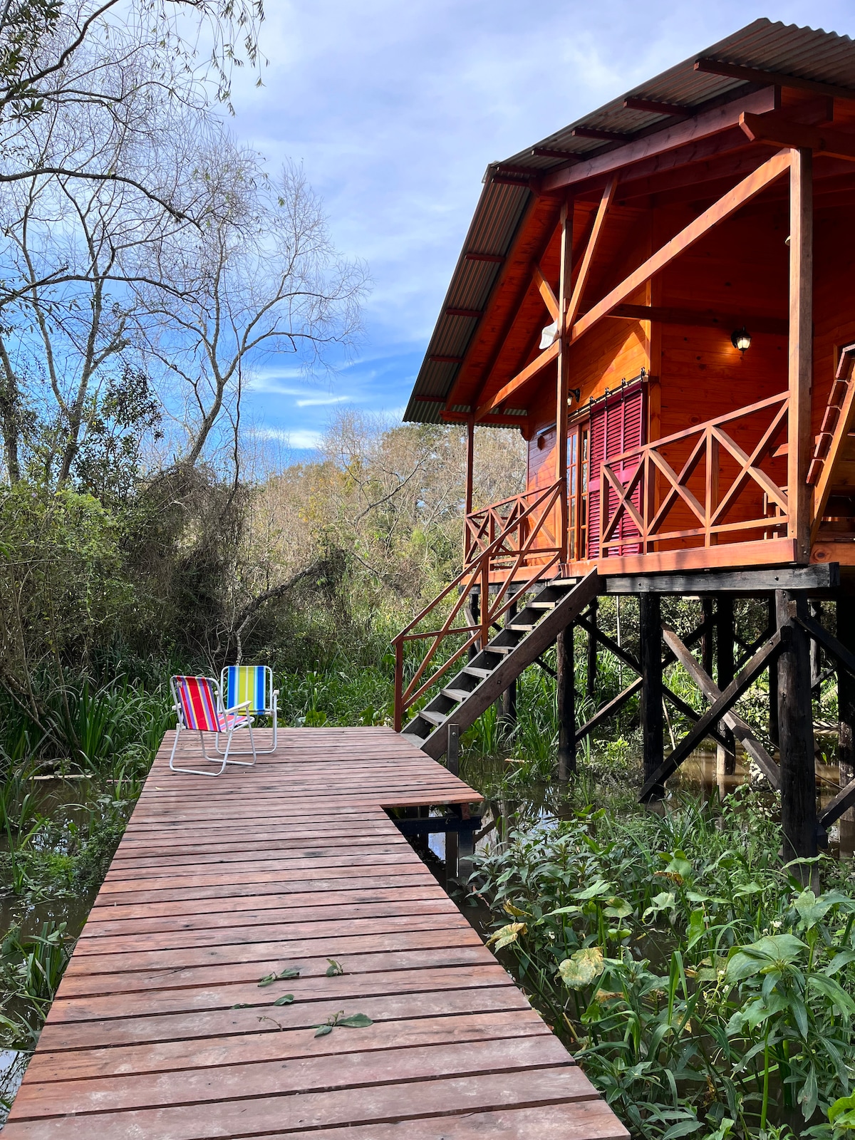 Cabaña Madreselva inmersa en el Delta del Tigre