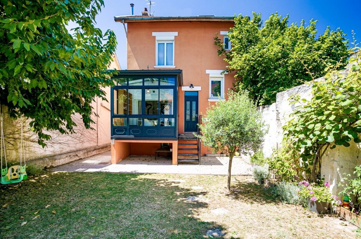 Jolie maison avec piscine et proche des montagnes