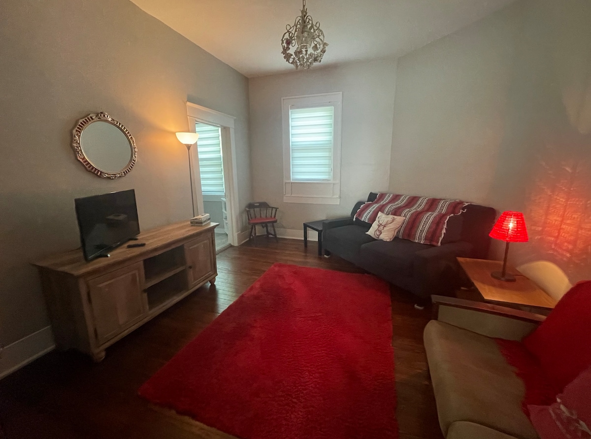 Duplex Half: 2BR/1BA close to SCAD with Bicycle