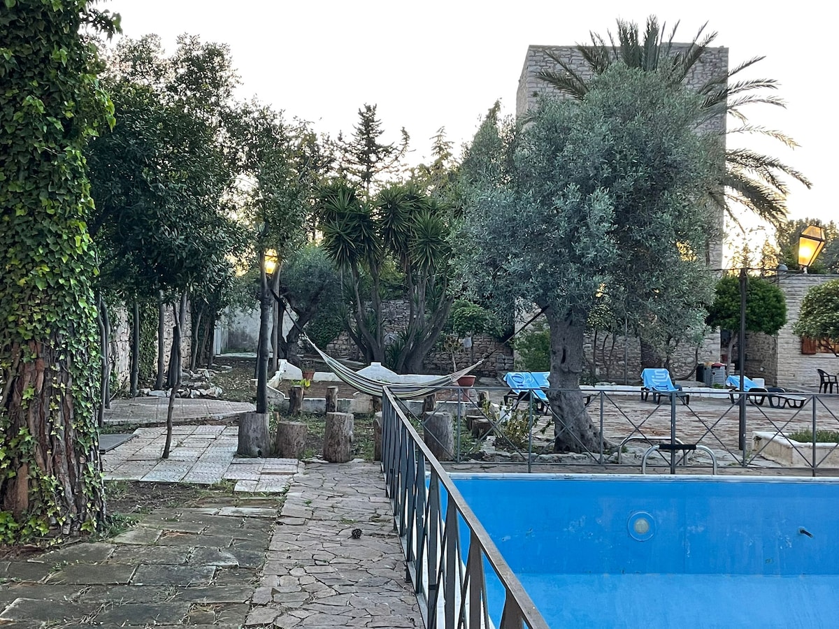 Torre Cappa Vecchia struttura con piscina