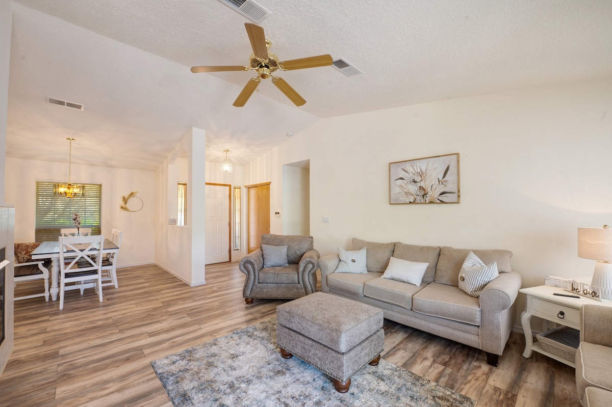 Clean, Convenient Los Lunas home