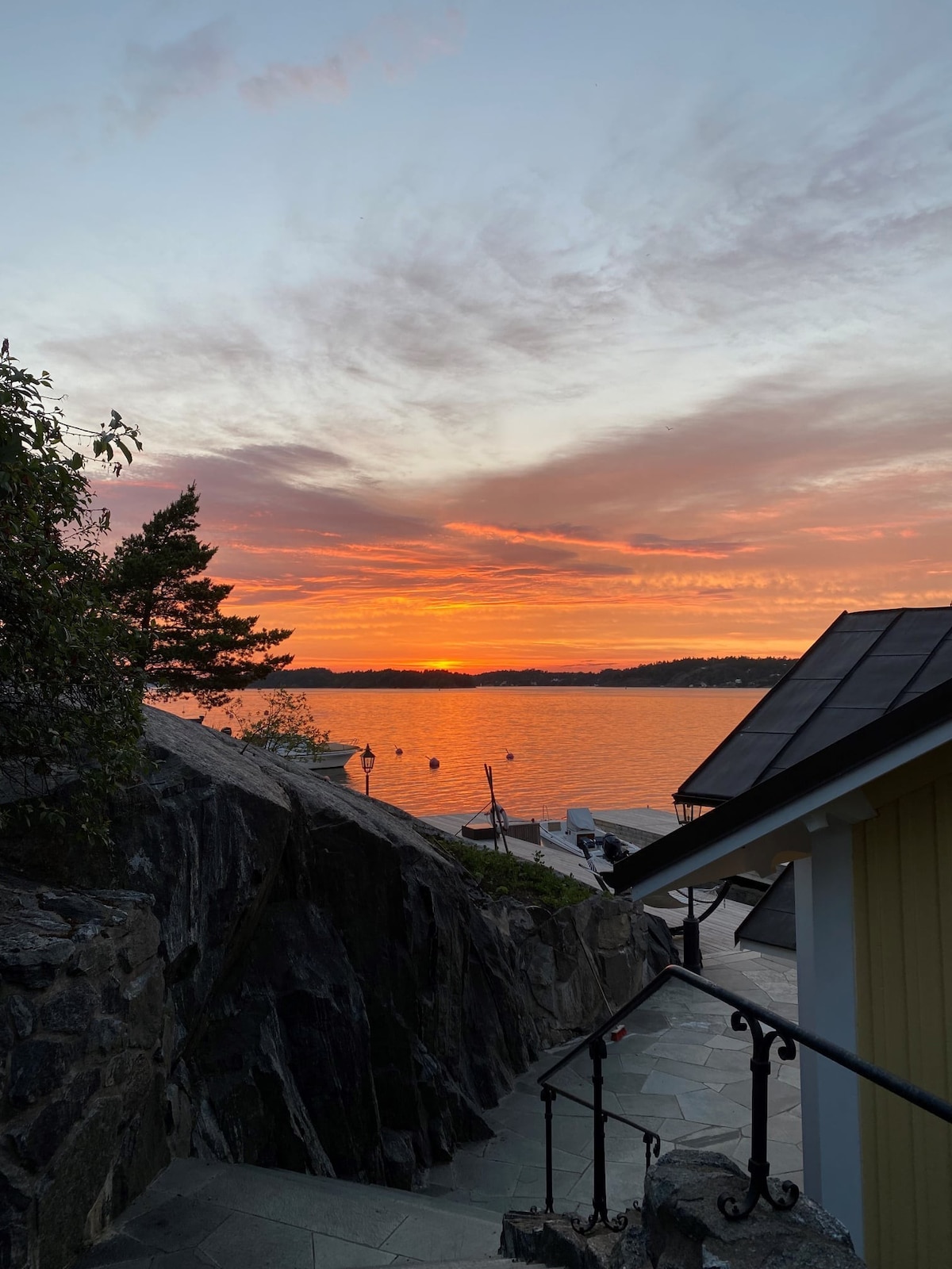 Pärla vid vattnet med bastu och egen brygga