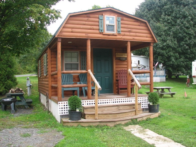 Beaver's Cabin on Port Bay