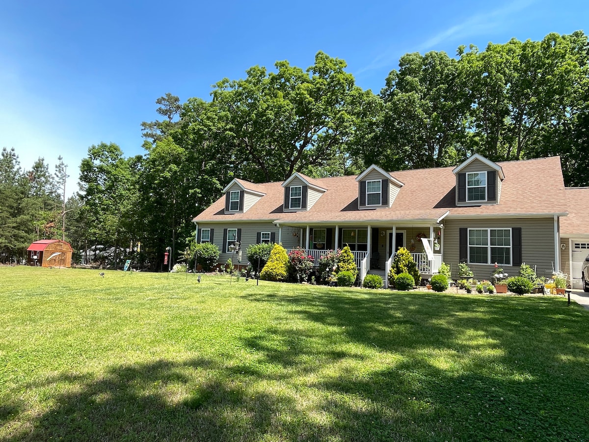 Country Retreat 1 or 2 Large Bedrooms, Clarksville