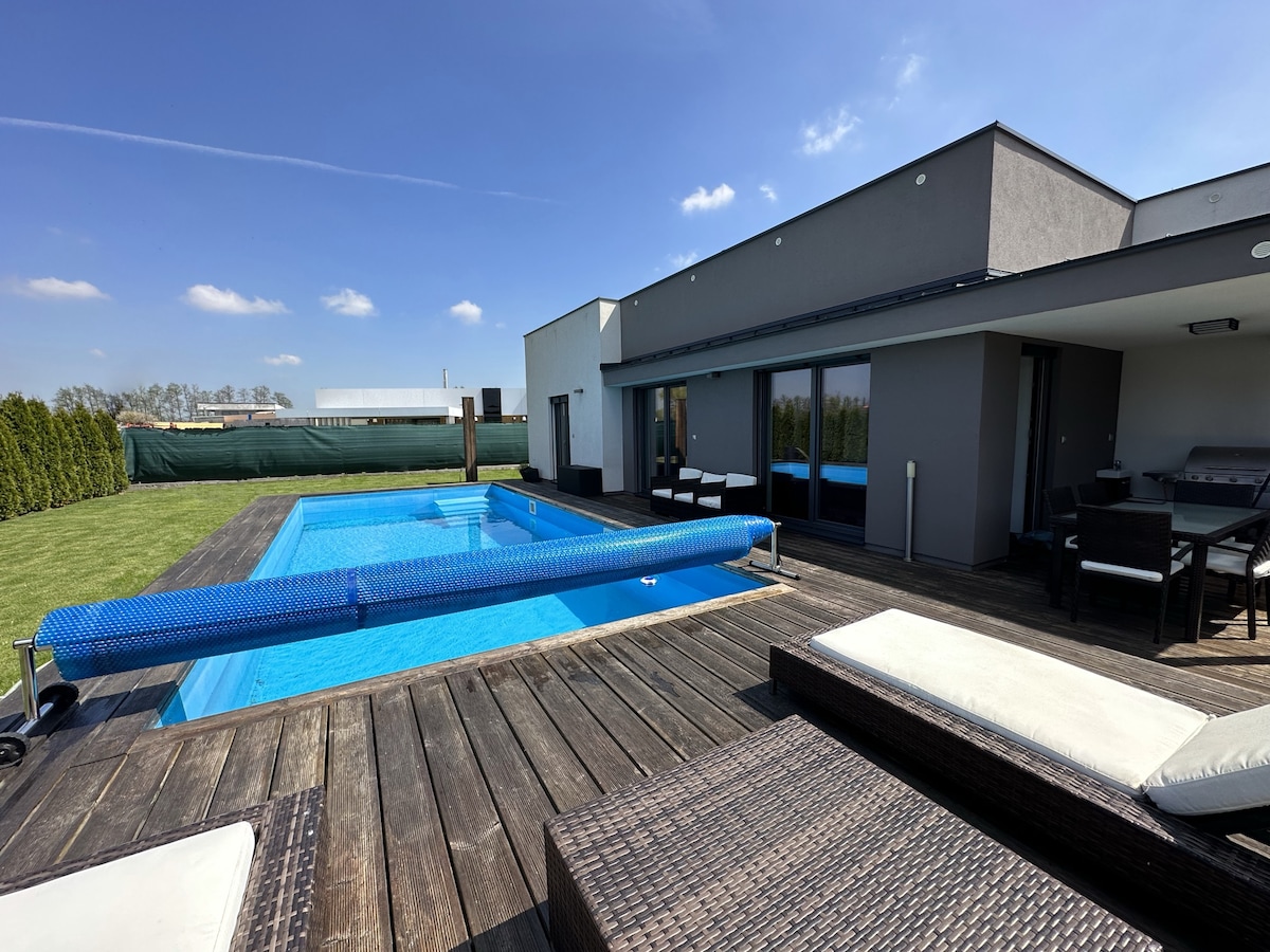 Golf Pool Villa