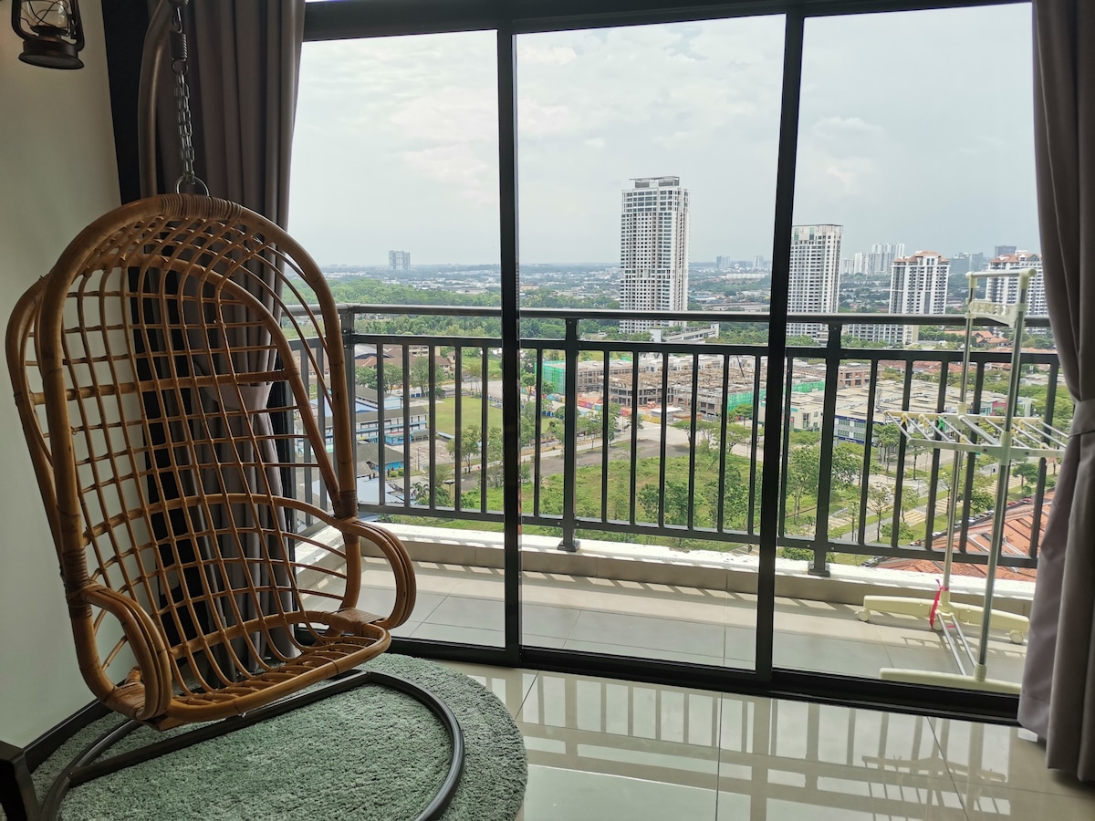 Tranquil Retreat in JB Molek Regency w/ Bathtub