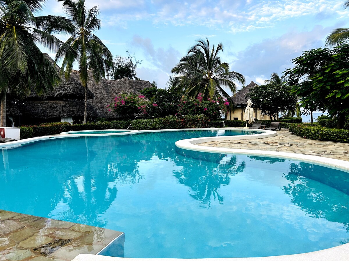 Cosy Thatched Swahili Villa