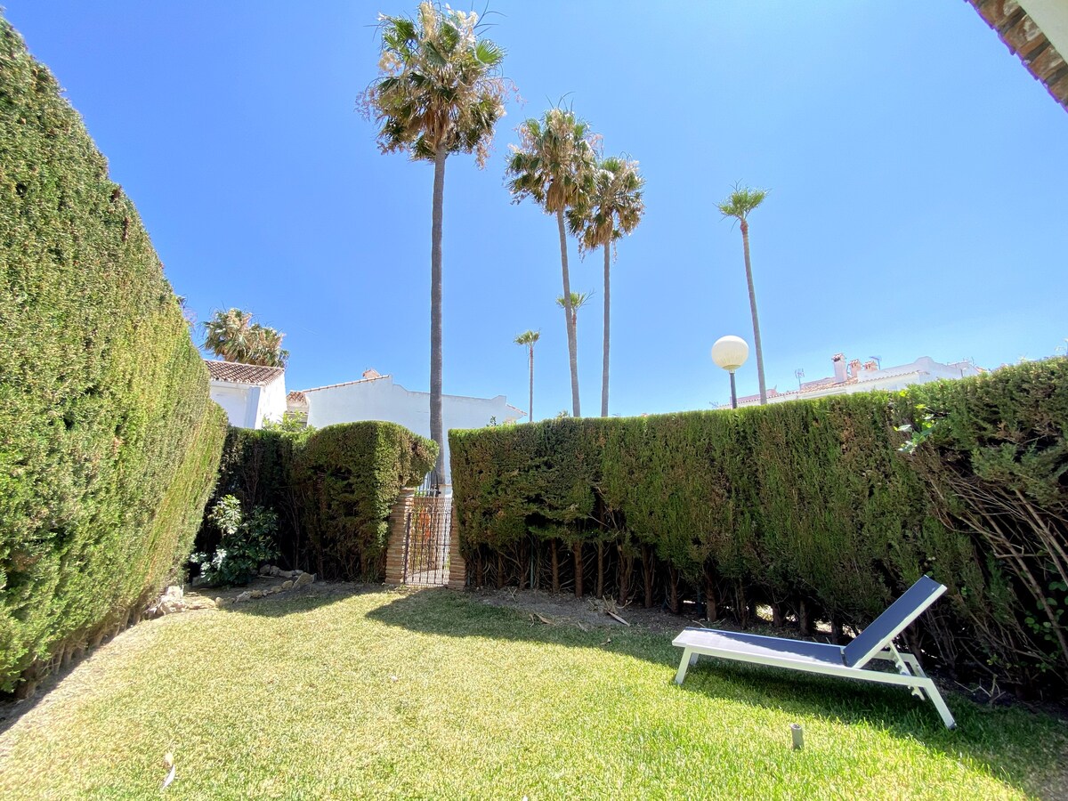Townhouse w/sea view & private garden in Marbella
