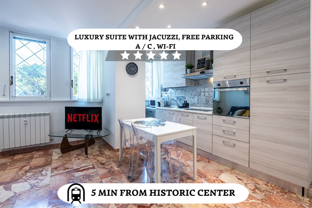 [5 min from the Center] Luxury Suite with Jacuzzi