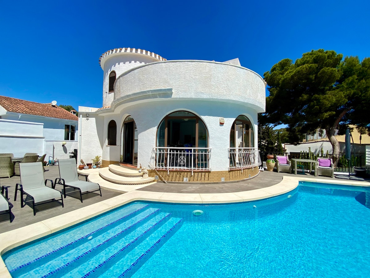 La Zenia Beach Villa with Pool