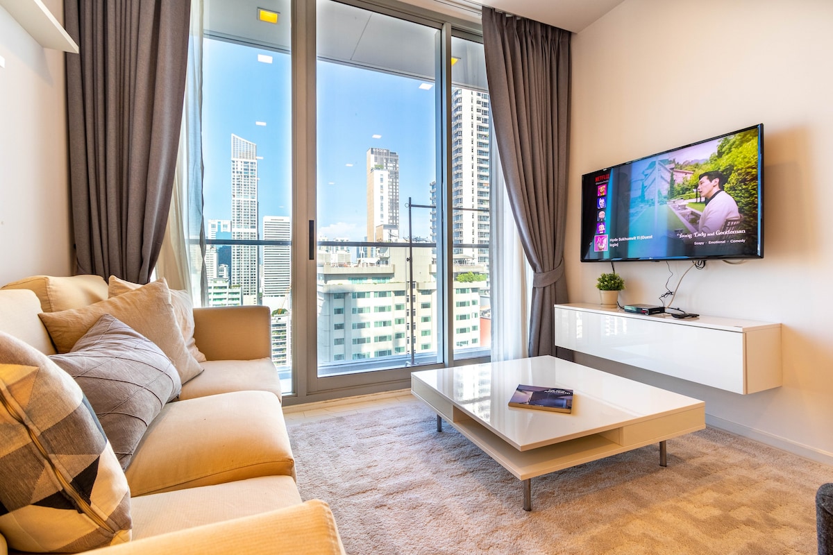 SuperHost Posh 2BR Sukhumvit 11 BTS Nana T21 BKK