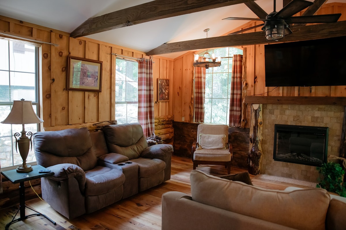 Lake Escape Cottage~Hot Tub