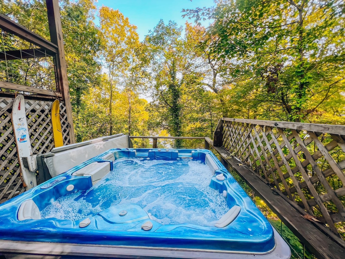 Lake Escape Cottage~Hot Tub