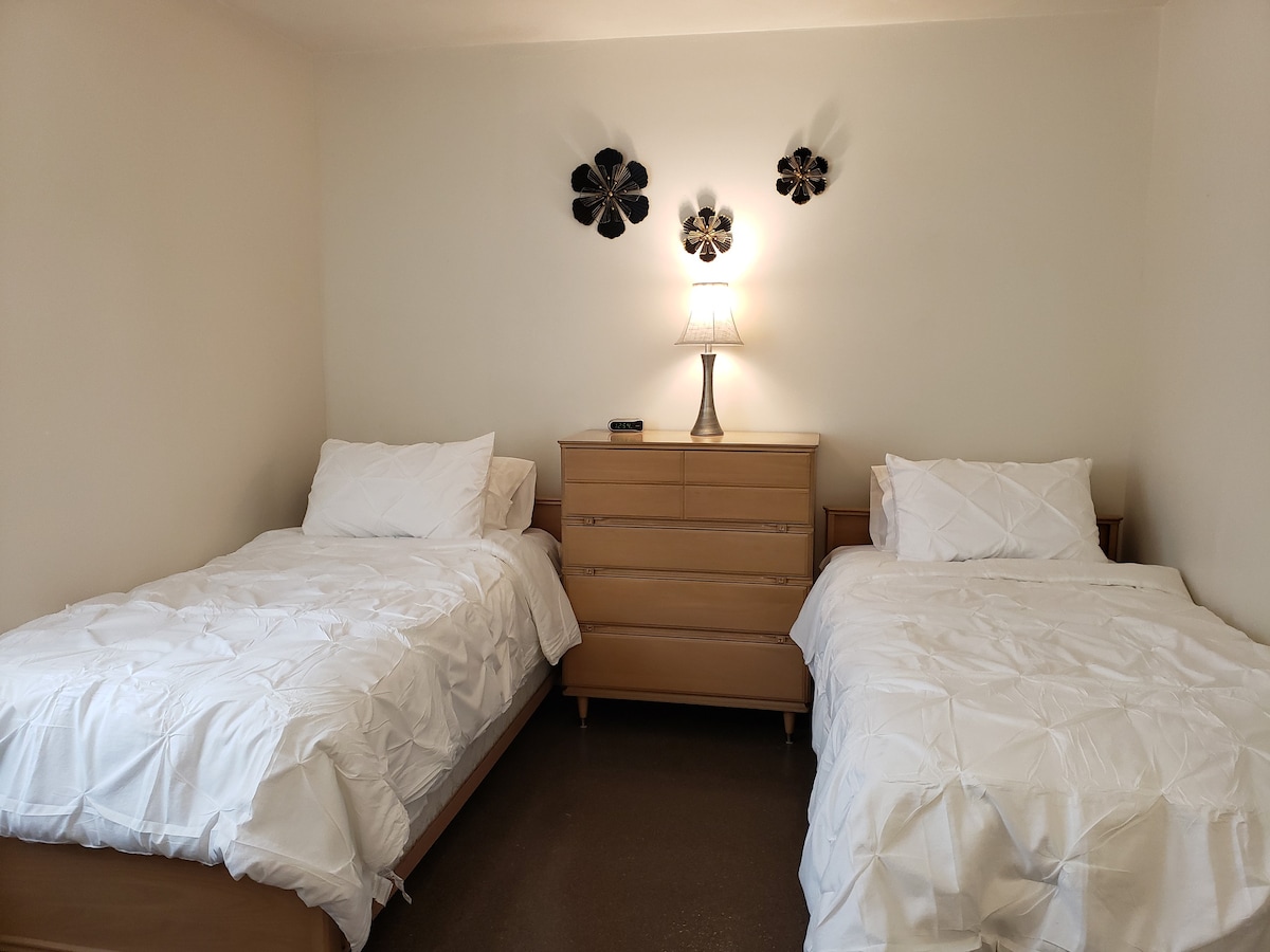 We pay Airbnb Fees! 2br Condo in unit washer/dryer